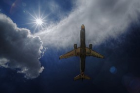 2026 职场白领健身新宠：解析内置 AI 骨骼识别技术的“智能瑜伽垫”。